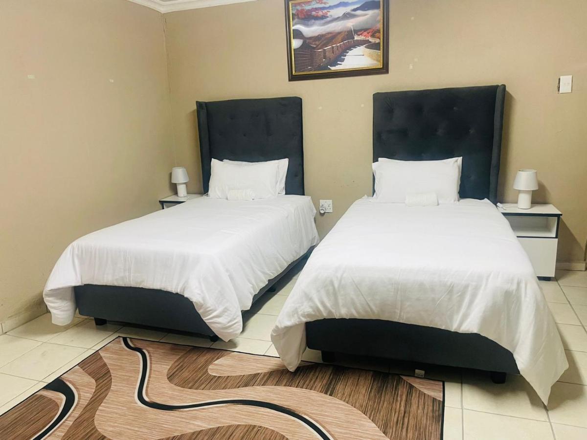 Super Classic Guest House Pretoria Exterior photo