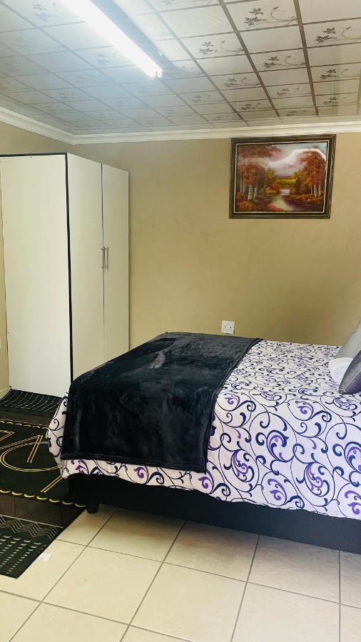 Super Classic Guest House Pretoria Exterior photo