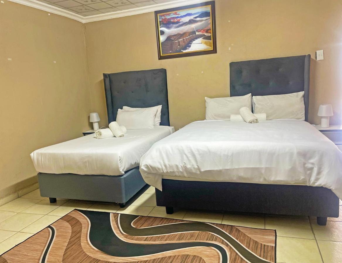 Super Classic Guest House Pretoria Exterior photo